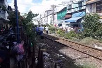TP HCM: Người đàn ông chết bất thường ngay cạnh đường ray
