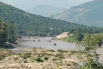 Sơn La: “Cát tặc” ngang nhiên lộng hành nhộn nhịp trên sông Mã 