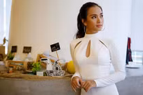 Ái Phương khoe đường cong quyến rũ với trang phục bó sát