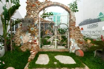 Nội thất dị trong quán cà phê độc nhất Việt Nam