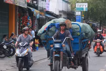 Xe ba gác, tự chế “náo loạn” đường phố Sài Gòn