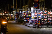 Nhiều hàng quán lại bát nháo lấn chiếm vỉa hè Sài Gòn