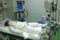 Người cha lao vào biển lửa cứu con!