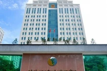 Vợ Phó Tổng Cục trưởng Bộ Tài nguyên & Môi trường tố chồng quan hệ ngoài luồng với “gái đẹp“!