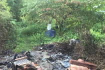 Người đàn ông tử vong trong tư thế treo cổ miệng bị bịt giẻ