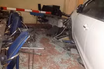 Hà Nội: Xe điên đại náo quán Internet, nhiều người bị thương