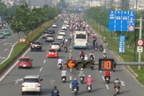 Thả xe máy vào làn ô tô, đường nội đô đẹp nhất Sài Gòn 'vỡ tổ'