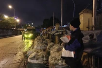 Mưu sinh giữa đêm lạnh dưới 10 độ C của Hà Nội