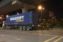 Tông vào đuôi xe container, nam thanh niên tử vong