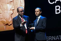 Huy chương Toán học Fields bị trộm mất chưa đầy 30 phút sau khi trao