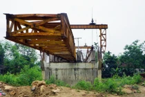 Cầu 130 tỷ vào suối cá thần ngổn ngang, dang dở sau 8 năm thi công