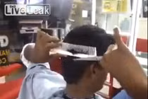 Thích thú với màn cắt tóc siêu đỉnh