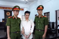 Chồng hỏi không trả lời, vợ bị đâm nhiều nhát dao tử vong