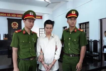 Chồng hỏi không trả lời, vợ bị đâm nhiều nhát dao tử vong