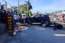 Tàu hỏa va ô tô ở Hà Nội: 6 người thương vong