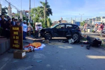 Tàu hỏa va ô tô ở Hà Nội: 6 người thương vong