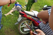 Phát hiện 1 nam thanh niên nằm chết bất thường giữa cánh đồng
