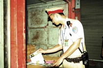 CSGT HN bắt giữ xe tải toàn mỹ phẩm không nguồn gốc xuất xứ