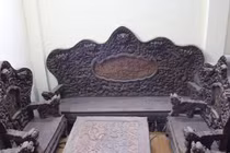 Tận mắt xem bộ bàn ghế quý hiếm bao tiền cũng không bán ở Hà Nội