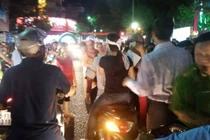 3 mẹ con đội tang đến phá đám cưới bố với bồ trẻ