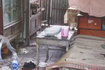 Kẻ nghiện rượu lăn ra ngủ sau khi chém chết bạn nhậu