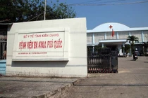 Đang cấp cứu, y sĩ bị bạn của bệnh nhân hành hung