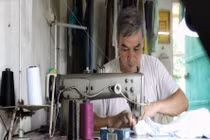 Hà Nội: Độc đáo nơi đàn ông sinh ra để làm nghề may vá