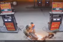 Đọc gì hôm nay 24/1: Khách dùng bật lửa soi xăng tại cây xăng