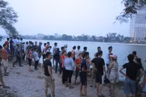 Phát hiện xác đàn ông nổi trên hồ Linh Đàm