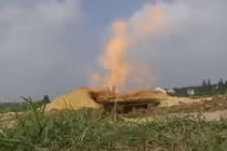 Giếng nước bốc cháy kỳ lạ, dập mãi không tắt