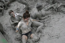 Xem lễ hội bùn làm đẹp da của người Hàn Quốc