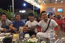 Ca sĩ Tuấn Hưng rủ Công Phượng đi “nhậu“