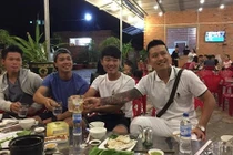 Ca sĩ Tuấn Hưng rủ Công Phượng đi “nhậu“