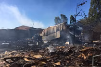 Cháy kho chứa gỗ 1.500 m2, hơn 100 chiến sĩ trắng đêm dập lửa