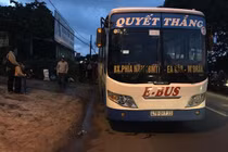 Bé trai 5 tuổi bị xe buýt cán tử vong khi vừa bước xuống xe