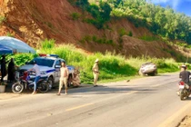 Sơn La: Tài xế lấn làn, đâm thẳng vào xe Cảnh sát giao thông