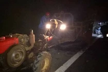 Đâm đuôi xe công nông, gia đình 4 người thương vong