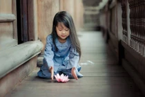 Danh tính “cô bé Phật tử” Hà thành đốn tim dân mạng