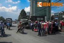 Người phụ nữ đi xe Lead bị xe ben cán ngang người