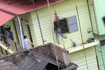 Cả xóm trọ hoảng loạn khi thấy hàng xóm treo lơ lửng ngoài hành lang