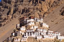 Thiền viện đào tạo Lạt ma - Công trình kỳ lạ cô độc giữa núi non