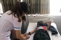 Uống trà sữa trân châu, 19 học sinh nhập viện