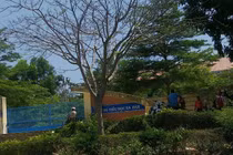 Lý do 2 thanh niên xăm trổ chờ cô giáo trước cổng trường