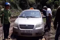 Bắt 3 đối tượng người nước ngoài nghi giết tài xế cướp taxi