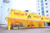 Cắm chốt trên vỉa hè chờ bán bánh trung thu