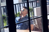 Ca sĩ Nguyễn Hồng Ân lịch lãm trong bộ ảnh mới