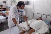 Bị thương nặng vì sét đánh khi chơi điện thoại