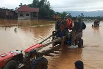 3 ngày sau vụ vỡ đập thủy điện ở Lào: Huyện Sanamxay vẫn ngập sâu trong bùn đỏ 