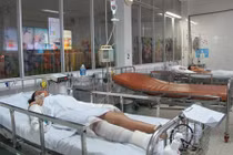 Mẹ tưới xăng thiêu sống con gái có được tiếp tục nuôi con?