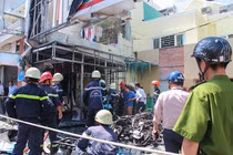 TP HCM: Cháy chi nhánh ngân hàng, thiêu rụi xe máy, ATM chứa tiền